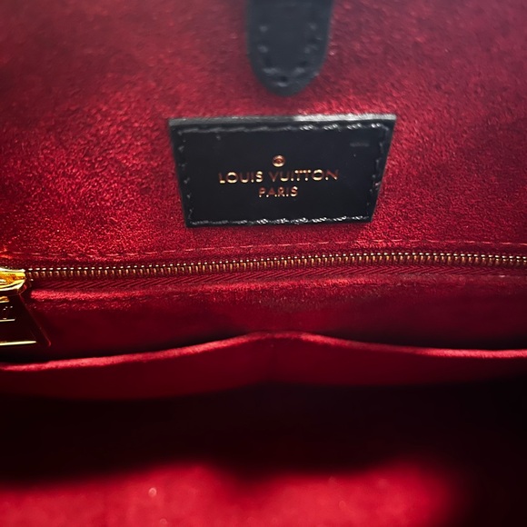 Louis Vuitton OnTheGo MM - Picture 9 of 10